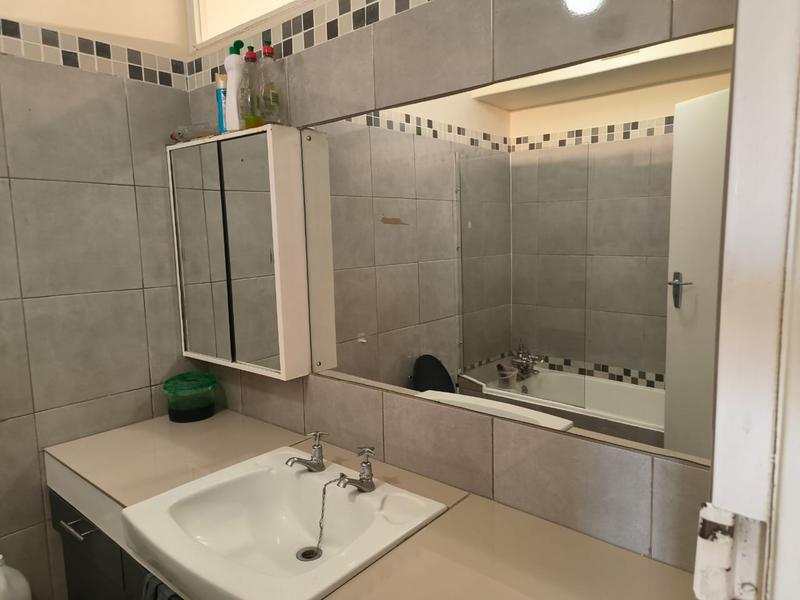 2 Bedroom Property for Sale in Goodwood Central Western Cape